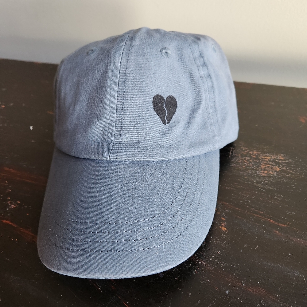 Handpainted cotton Baseball cap broken heart
